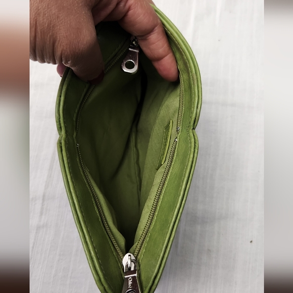 Chloe Parfum Green Faux Leather Zipper Cosmetic Make Up Bag Clutch Purse Women - Picture 2 of 11